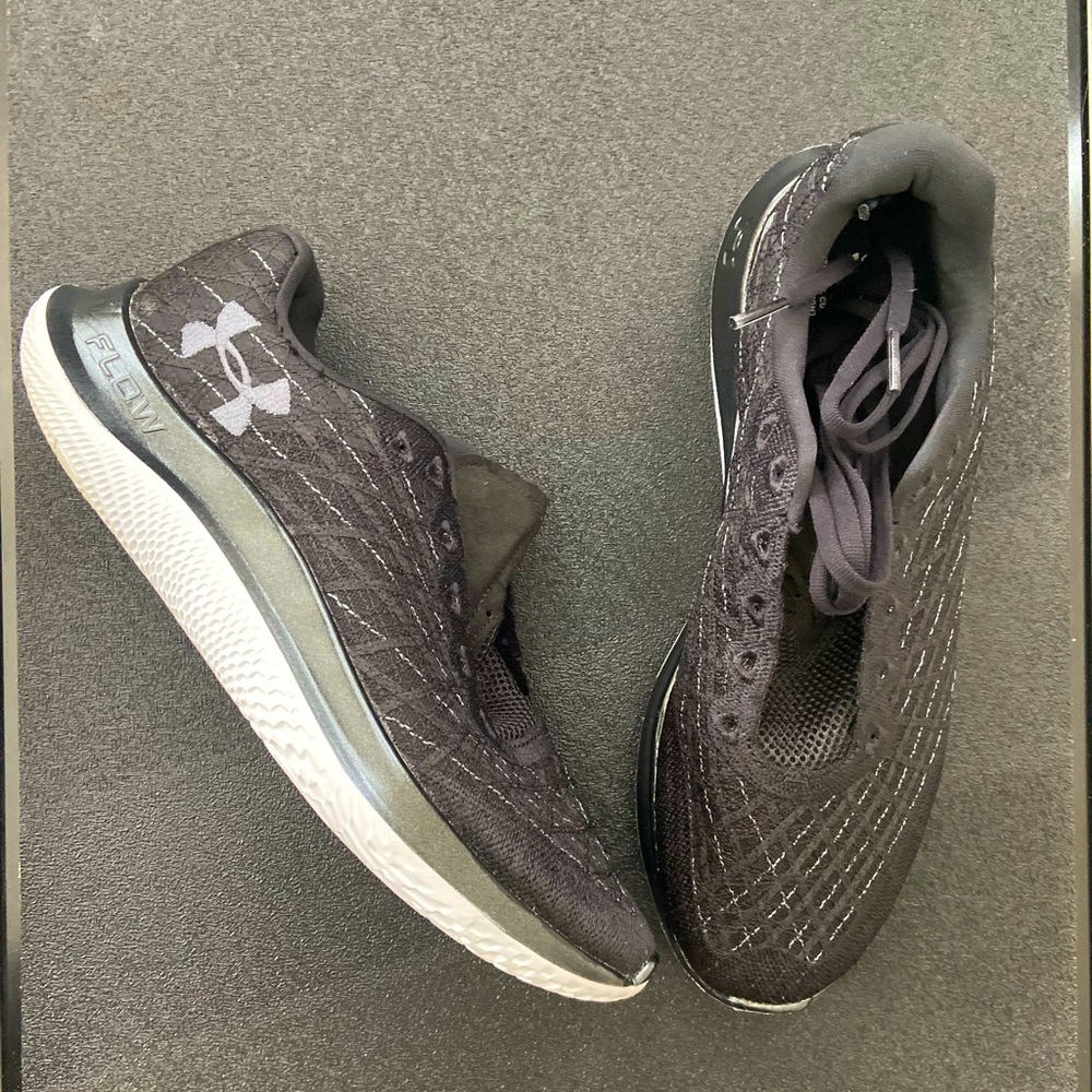 Men's size 13-UA Flow Velociti Wind Running Shoes